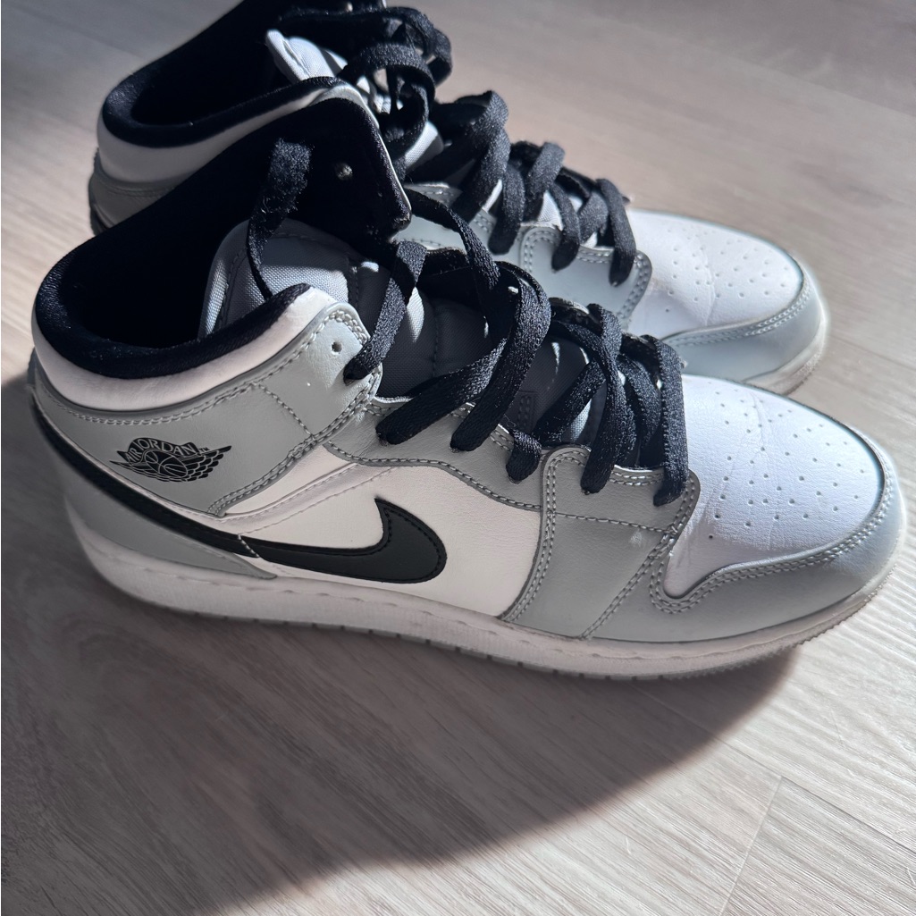 Air Jordan 1 Mid Gs Light Smoke Grey